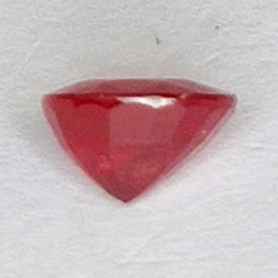 0.89ct Rubino taglio ovale 5.9x5.0mm