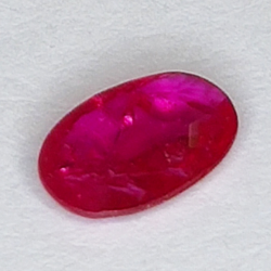 0.82ct Rubis coupe ovale 7.9x5.1mm