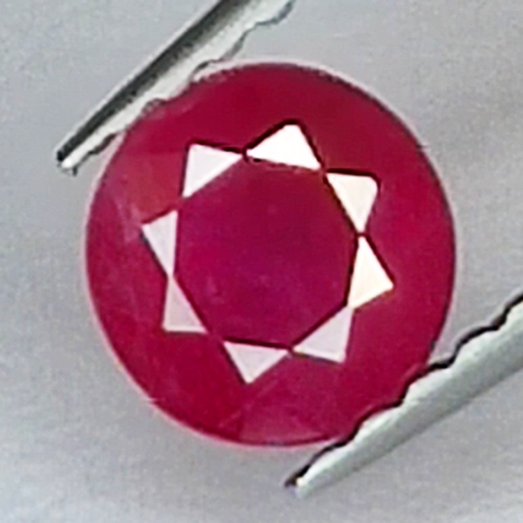 0,66ct Rubin rundschliff 5,2x5,1mm