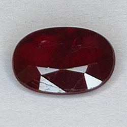 1.45ct Rubin ovalschliff 8.1x5.7mm