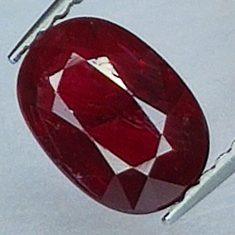 1.45ct Rubin ovalschliff 8.1x5.7mm