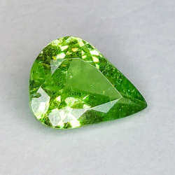 0.85ct Grenat Tsavorite coupe poire 7.3x5.6mm