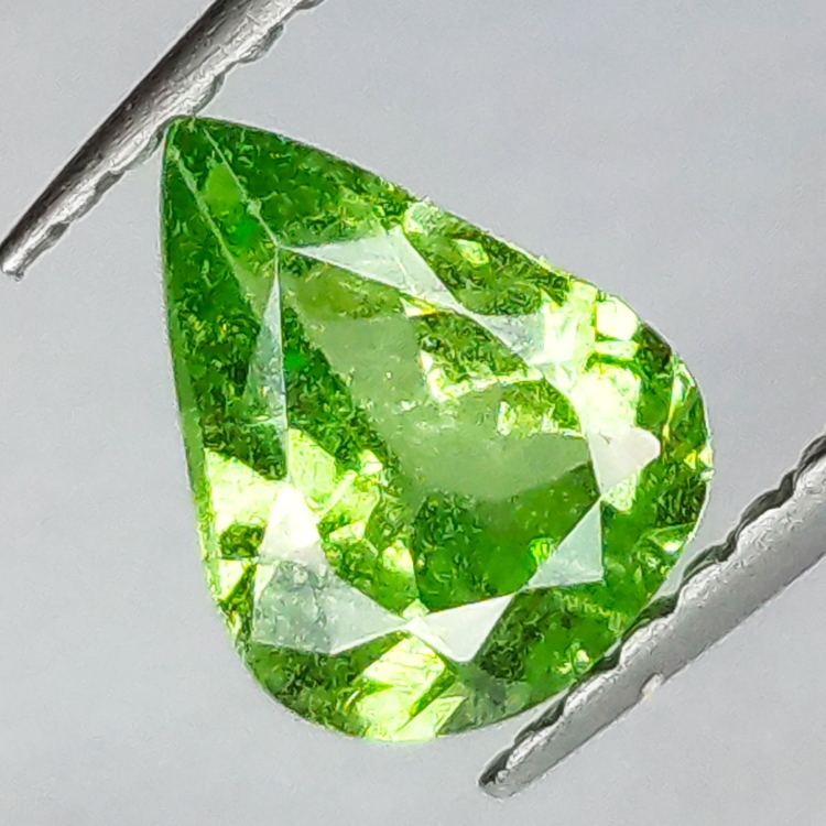 Grenat Tsavorite Naturel Vert Forêt 0,67 Ct – Taille Poire 7,2x5 Mm, Provenance Tanzanie