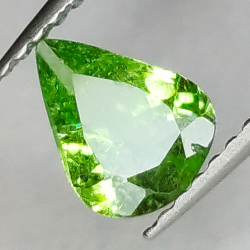 0.85ct Granate Tsavorita talla pera 7.3x5.6mm