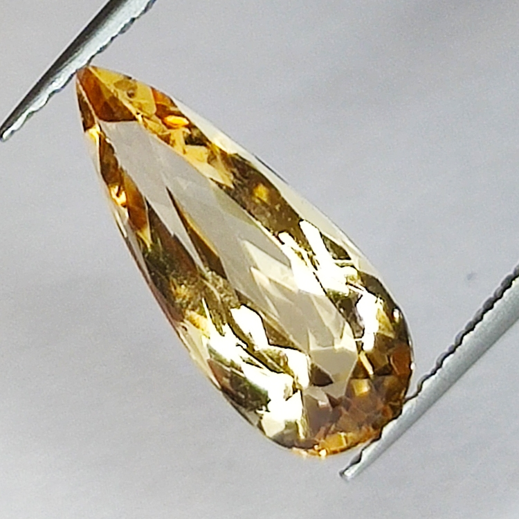 2.27ct Topaze impériale coupe poire 13.5x5.7mm