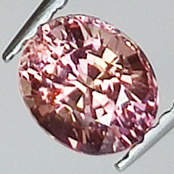 0.94ct Zafiro Padparadscha talla oval 5.9x5.0mm