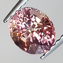 0.94ct Saphir Padparadscha ovalschliff 5.9x5.0mm