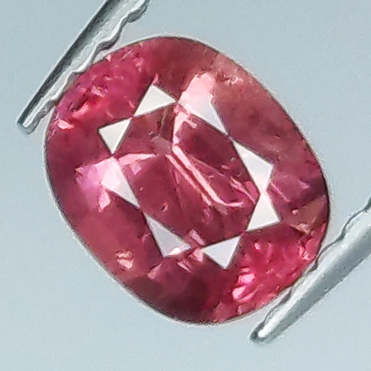 0,96ct Rosa Saphir ovalschliff 6,1x5,1mm