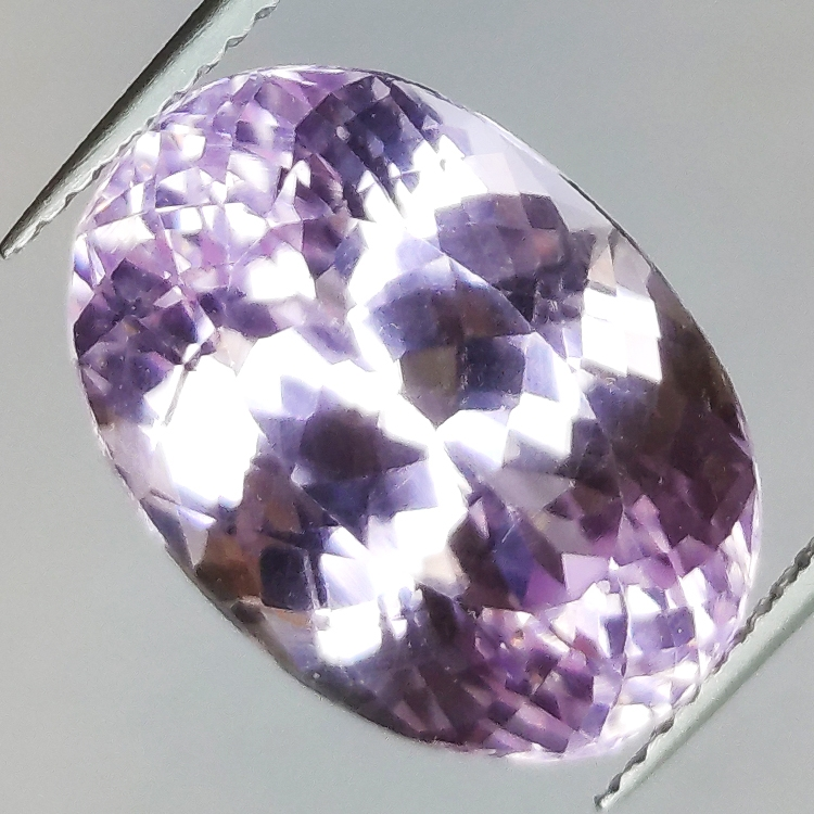 11.98ct Kunzite oval cut 16.4x11.4mm