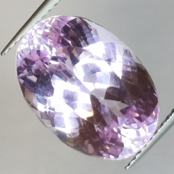 11,98ct Kunzit ovalschliff 16,4x11,4mm