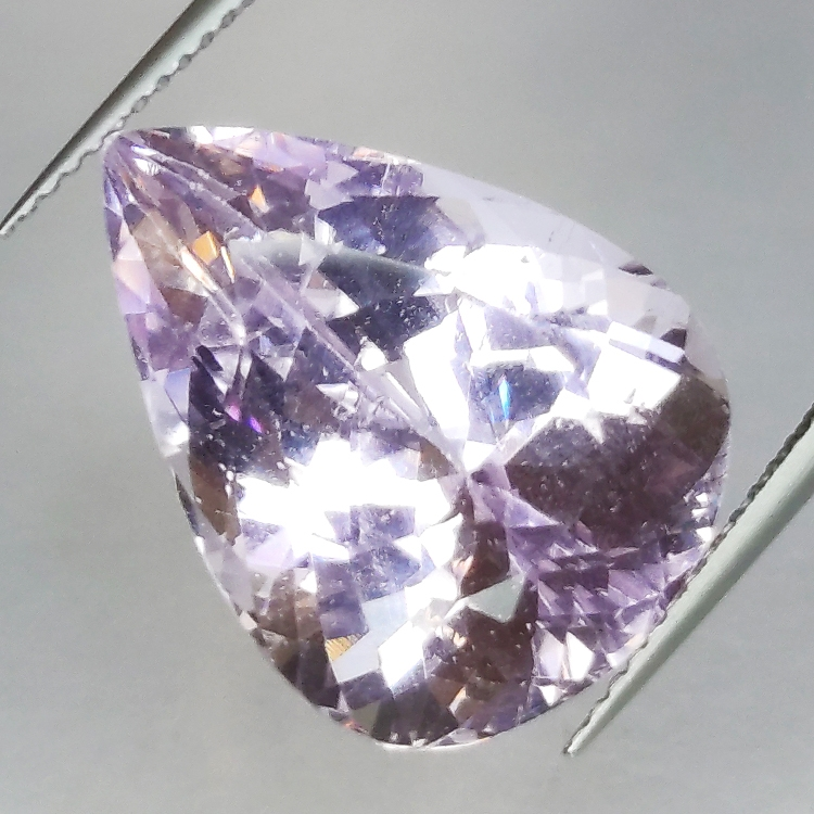 18,21ct Kunzit birnenschliff 20,0x15,1mm