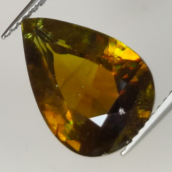 7,42ct Sphene Grüner birnenschliff 14,8x10,5mm