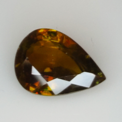 7,42ct Sphene Grüner birnenschliff 14,8x10,5mm