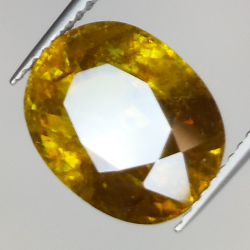 7.43ct Sphène Verte coupe ovale 12.9x10.1mm