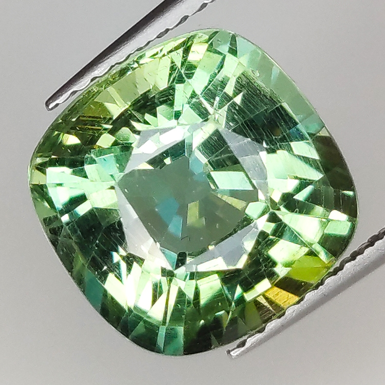 5.82ct Apatite Verde taglio cuscino 10.5x10.5mm