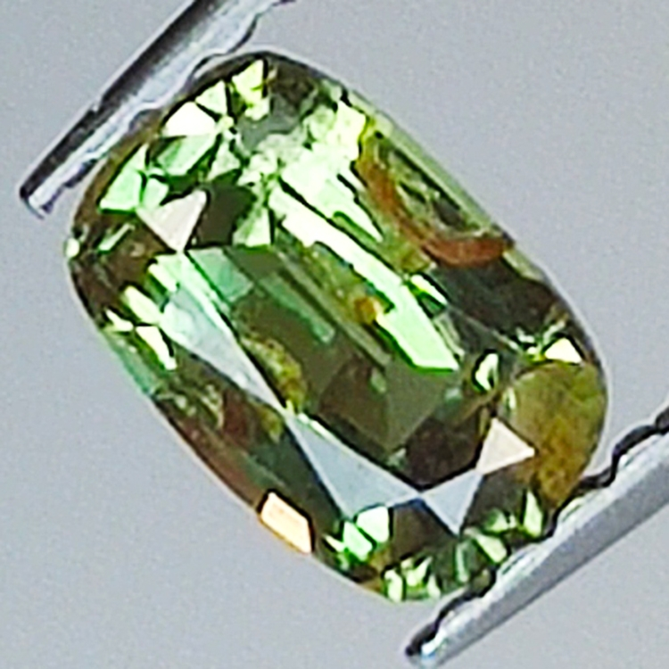 0.58ct Alexandrit Farbwechsel kissenschliff 6.0x4.0mm