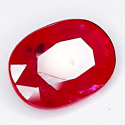 2,13ct Rubin ovalschliff 9x6mm