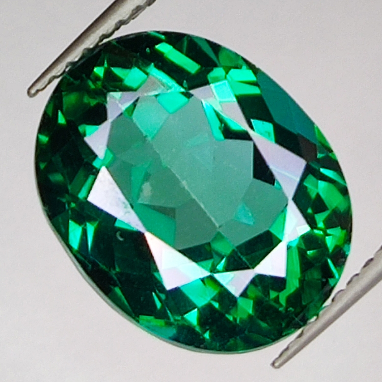 8.51ct Topazio Verde taglio ovale 13.1x10.5mm