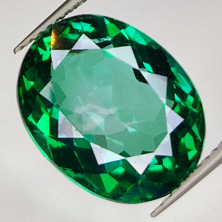 10.70ct Topaze Verte coupe ovale 13.5x11.2mm