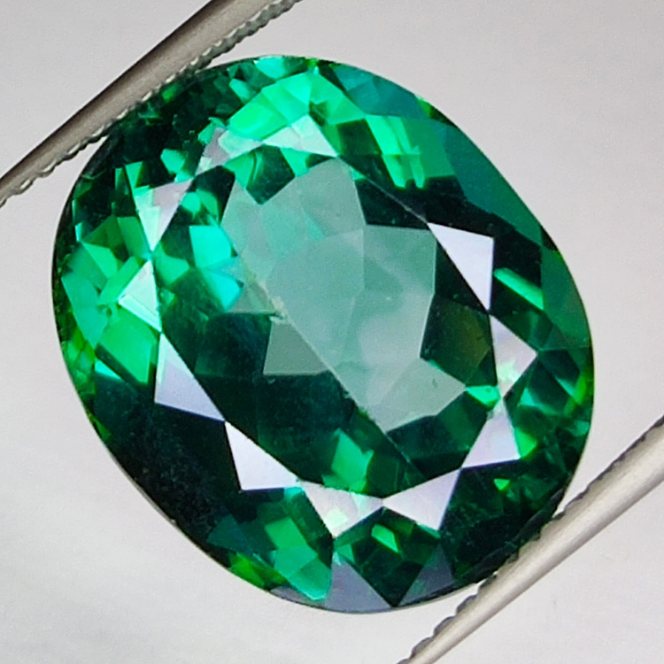 16,56ct Grüner Topas ovalschliff 16x13mm