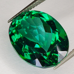 13.29ct Topaze Verte ovale coupe 16.1x12.2mm