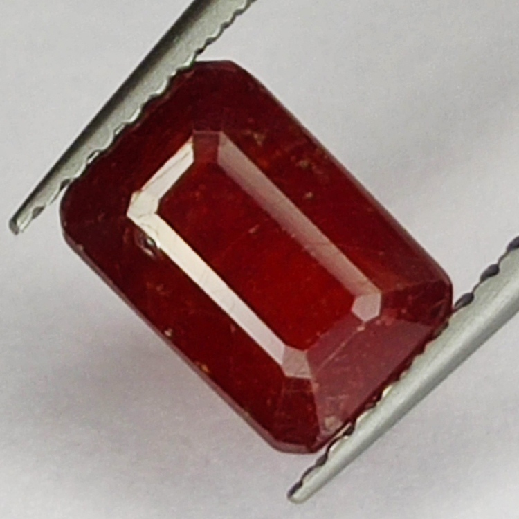 2,40ct Rubin smaragdschliff 7x5mm