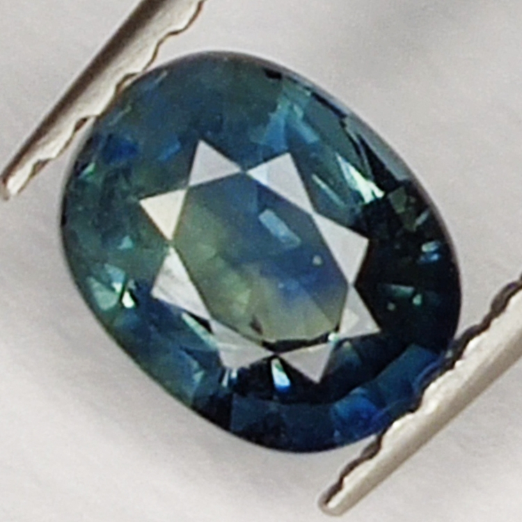 0.76ct Saphir Bleu coupe ovale 6x5mm