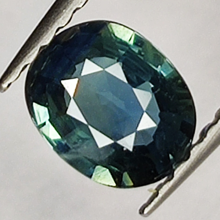 0.63ct Blauer Saphir ovalschliff 6x4mm