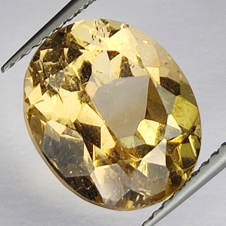 6.67ct Champagne Topaz taglio ovale 12.1x10.1mm