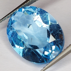 10.63ct Blauer Topas ovalschliff 16.1x12.2mm