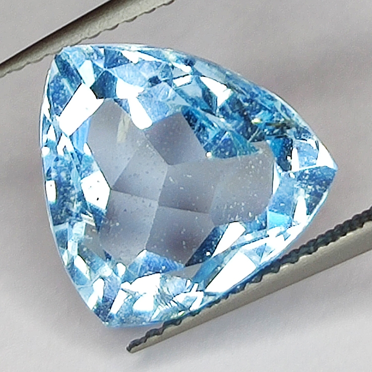 7.32ct Blue Topaz coupe trilliant 12.4x12.0mm