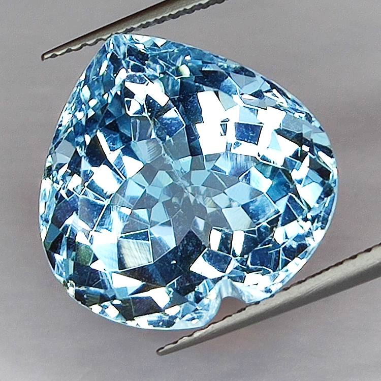 18,45ct Blauer Topas herzschliff 16x16mm