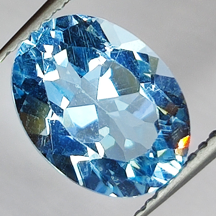 4.02ct Topacio Azul talla oval 10.9x8.3mm