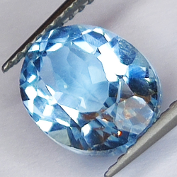 3.68ct Topaze Bleue coupe ovale 10.0x8.0mm