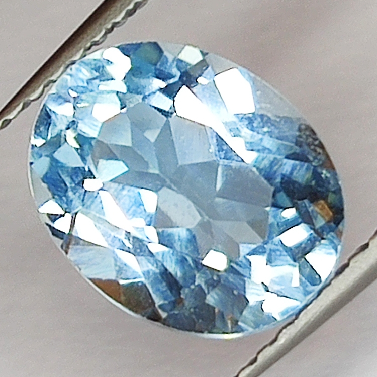 3.68ct Topacio Azul talla oval 10.0x8.0mm