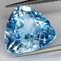 9.37ct Blue Topaz coupe trilliant 13.0x13.0mm