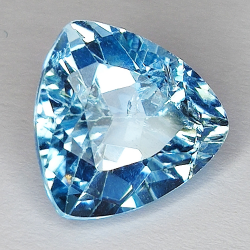 9.37ct Blauer Topas trilliant schliff 13.0x13.0mm