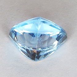 7.73ct Topacio Azul talla trilliant 12.3x12.2mm