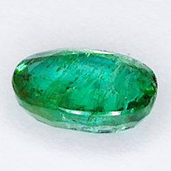 0.93ct Esmeralda talla oval 7.2x5.4mm