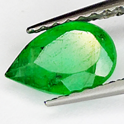 0.63ct Esmeralda talla pera 7.4x4.9mm