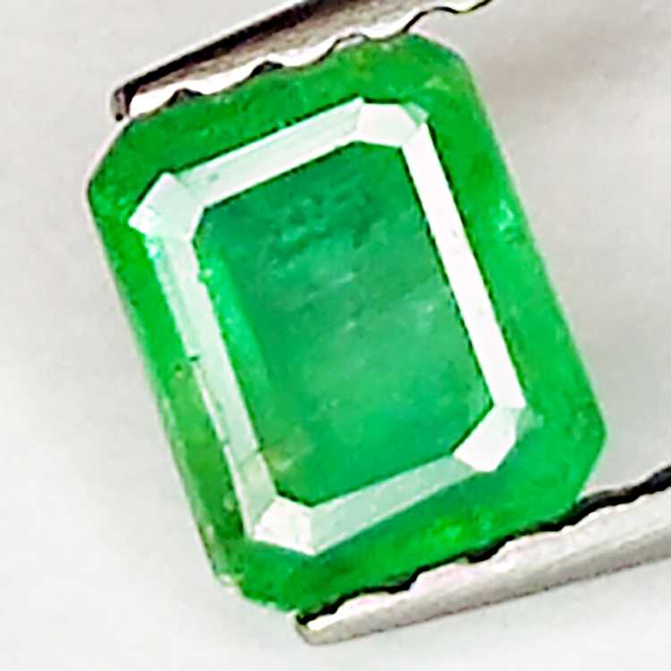 0.58ct Émeraude coupe émeraude 5.0x4.1mm