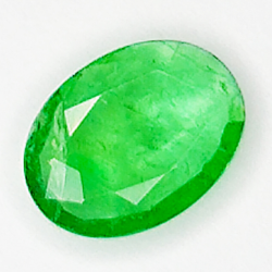 0.51ct Esmeralda talla oval 6.9x5.1mm