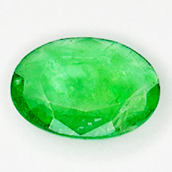 0.51ct Esmeralda talla oval 6.9x5.1mm