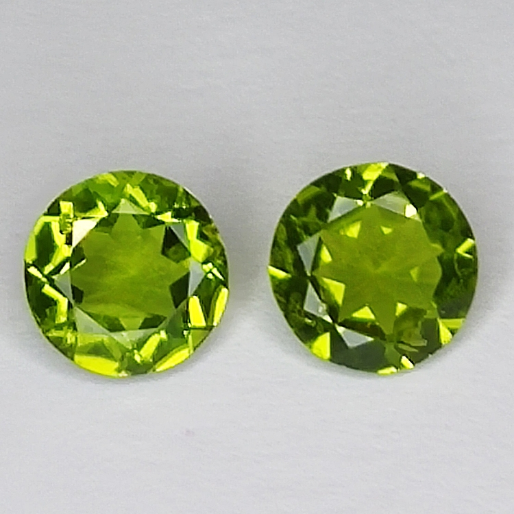 3,06ct Paar Peridot rundschliff 7.8x7.7mm