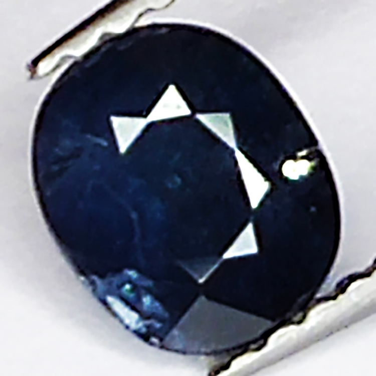 0.92ct Bleu Saphir coupe ovale 6.1x5.2mm