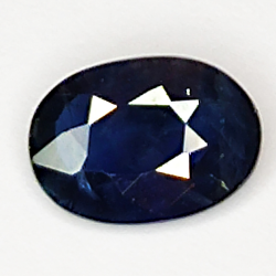 0.70ct Bleue Saphir coupe ovale 6.8x4.8mm