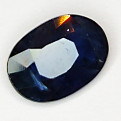 0.70ct Bleue Saphir coupe ovale 6.8x4.8mm