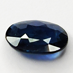 0.70ct Blauer Saphir Ovalschliff 6.8x4.8mm