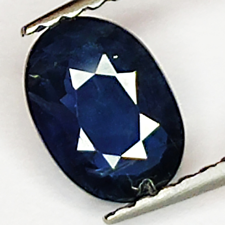 0.70ct Blauer Saphir Ovalschliff 6.8x4.8mm