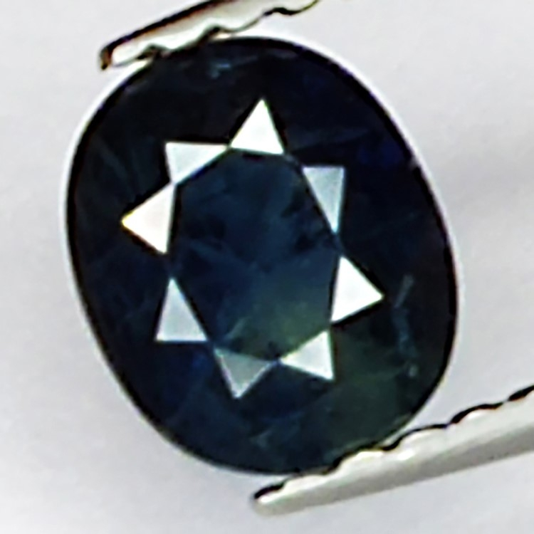 0.95ct Blauer Saphir Ovalschliff 5.9x4.9mm